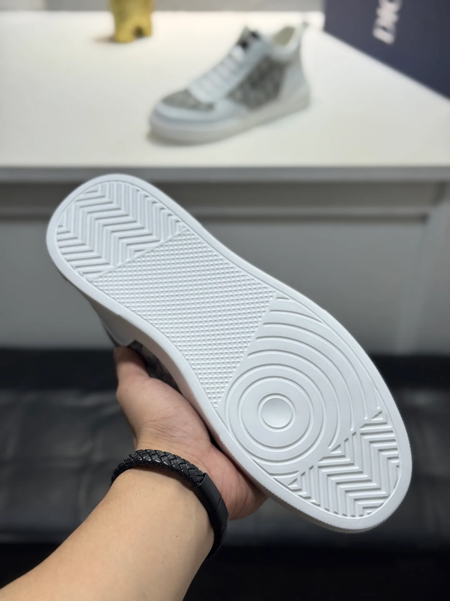 Men's men's shoes 💰420 [New model] 🌂🌂Dior (Dior) 🆕 mid-top B02 casual shoes, carefully made of first-layer cowhide with canvas, comfortable and breathable ~ rubber sole, enhances style. Fashionable and versatile, it can complement any look. Featuring an exquisite design that is uniquely dynamic and modern, this shoe is part of Dior's legacy and embodies modern elegance. Size: 38-44 (45 customized